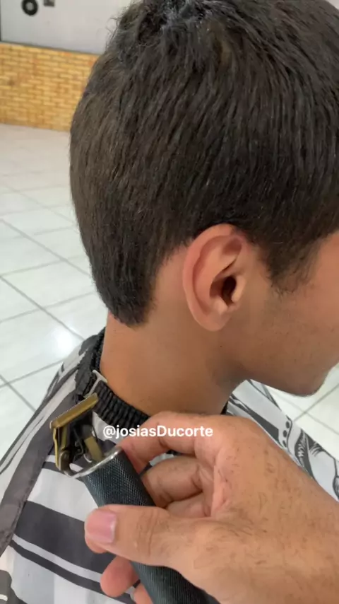 Barbearia Of Men - Disfarçado baixo mais cabelo cacheado 💇🏻‍♂️💈