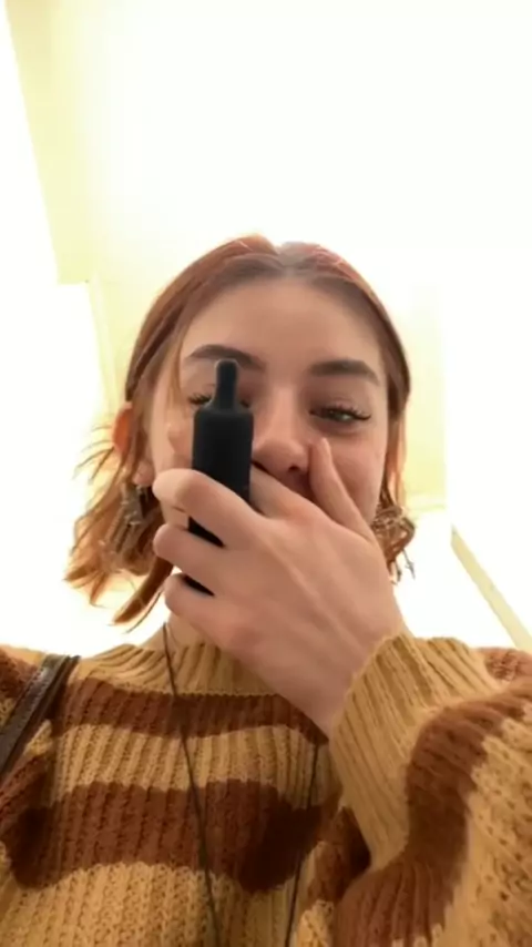 girl shitting and farting | Discover 