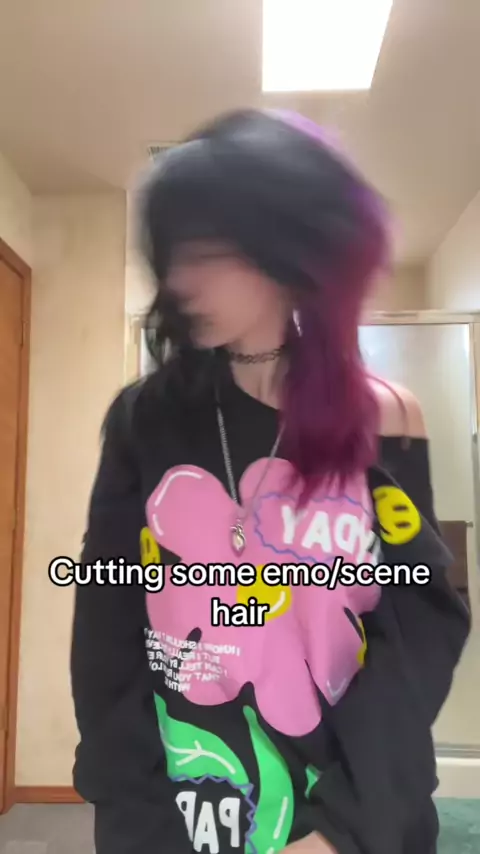 Como cortar cabelo EMO/SCENE ((Como eu corto meu cabelo)) 