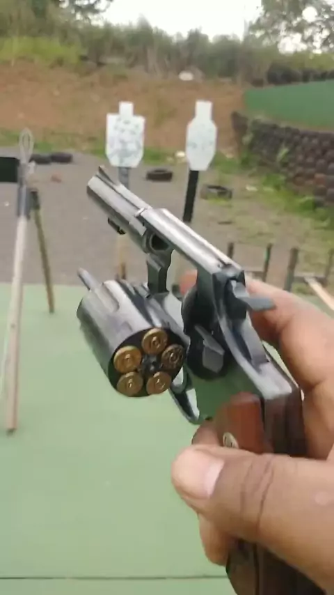revolver hand png | Discover
